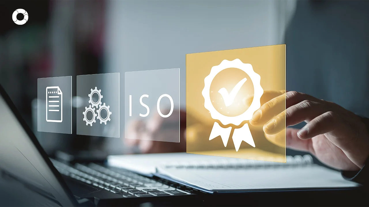 ¿Cuántos controles tiene la norma ISO 27001?